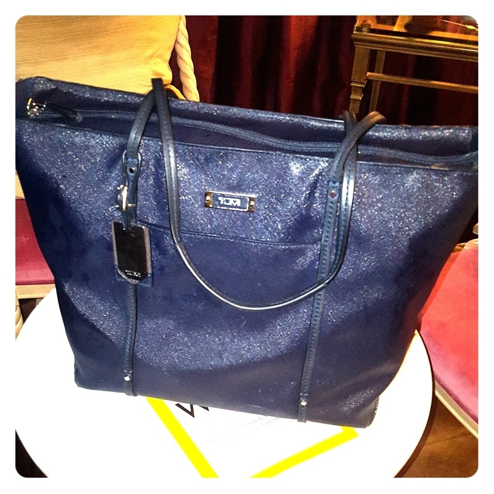 tumi bag (reserved for @ksio2)
